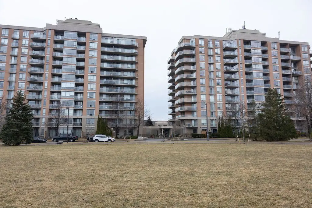 1150 Parkwest PL #104, Mississauga, ON L5E 3K4
