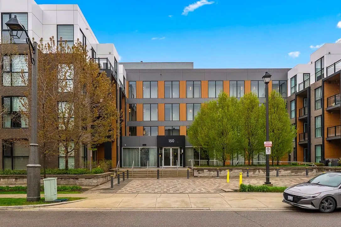 150 Sabina DR #303, Oakville, ON L6H 0W3