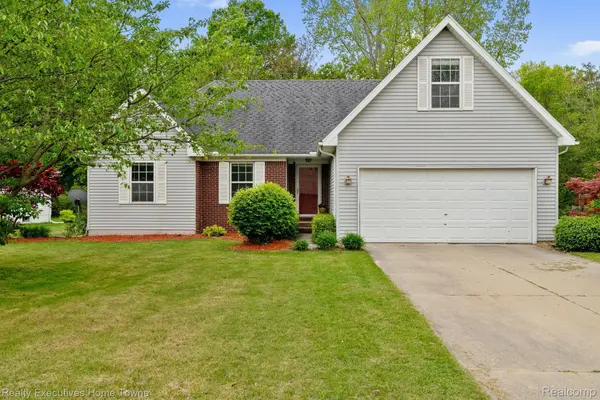 3665 WOODED TWIGS DR, Fort Gratiot Twp, MI 48059
