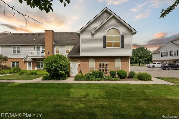 762 OLDE ENGLISH CIR, Howell Twp, MI 48855