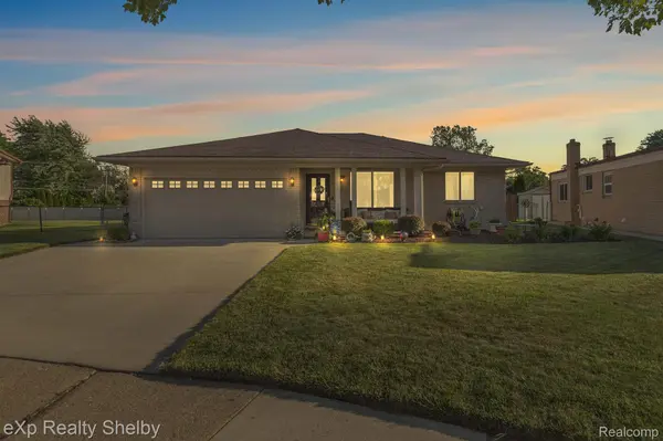 39611 HOLIDAY DR, Sterling Heights, MI 48313