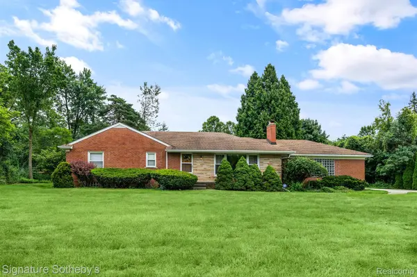 27362 MORNINGSIDE PLZ, Lathrup Village, MI 48076