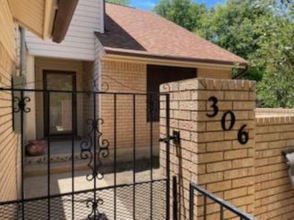 306 S Arnold Street, Lampasas, TX 76550