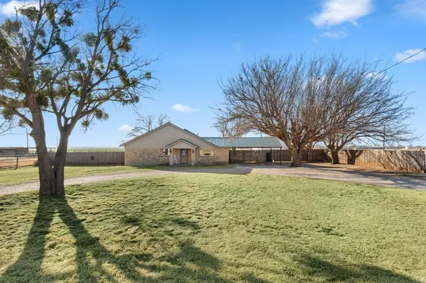 1137 US Highway 82 W, Seymour, TX 76380