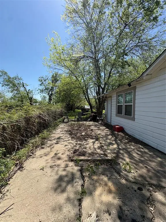 2564 High Crest Avenue, Fort Worth, TX 76111