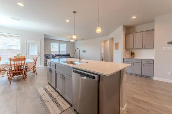521 Dunmore Drive, Fort Worth, TX 76052