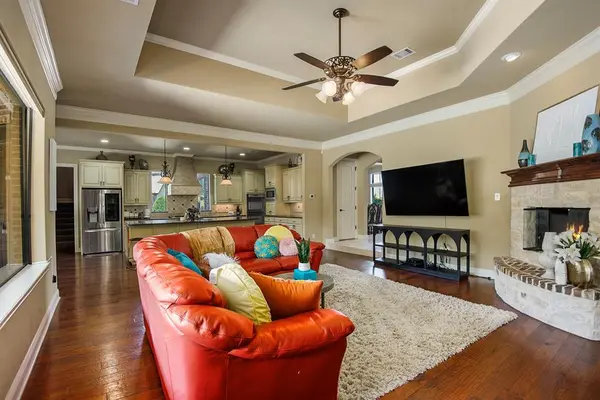 6909 Heritage Oaks Drive, Mansfield, TX 76063