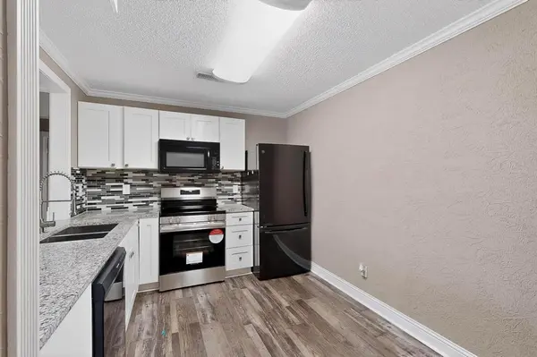 2200 E Trinity Mills Road #616, Carrollton, TX 75006