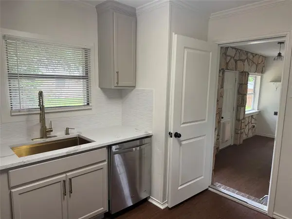 607 E Hundley Drive, Lake Dallas, TX 75065