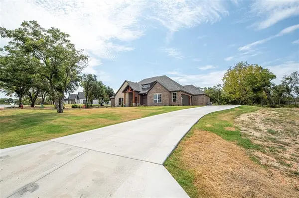 2009 Shady Creek Crossing, Azle, TX 76020