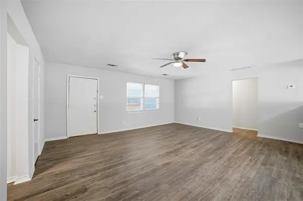 2926 N Prairie Creek Road, Dallas, TX 75227