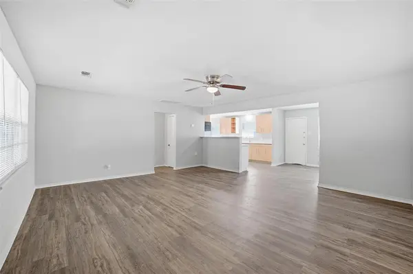 2926 N Prairie Creek Road, Dallas, TX 75227