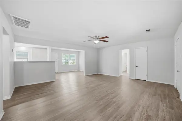 2926 N Prairie Creek Road, Dallas, TX 75227