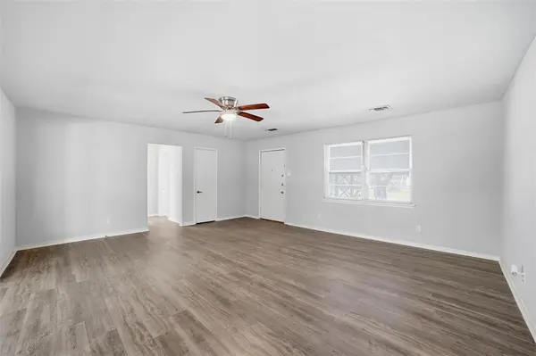 2926 N Prairie Creek Road, Dallas, TX 75227