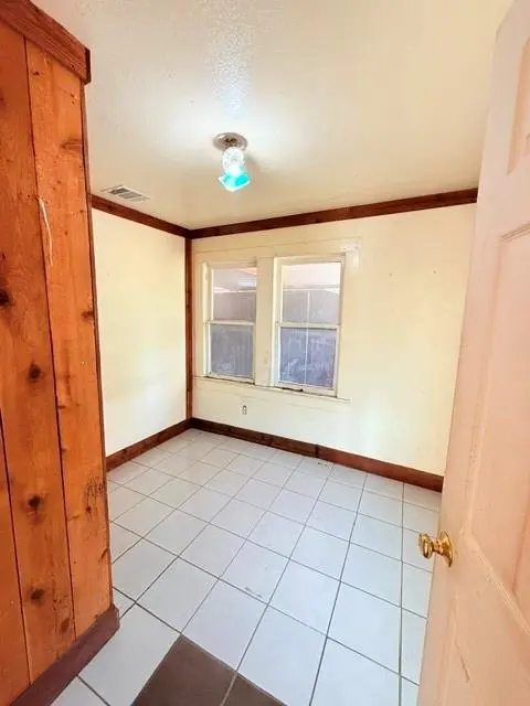 3028 Carnation Avenue, Fort Worth, TX 76111