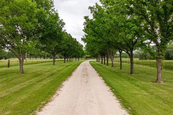 1050 Vz County Road 3704, Wills Point, TX 75169