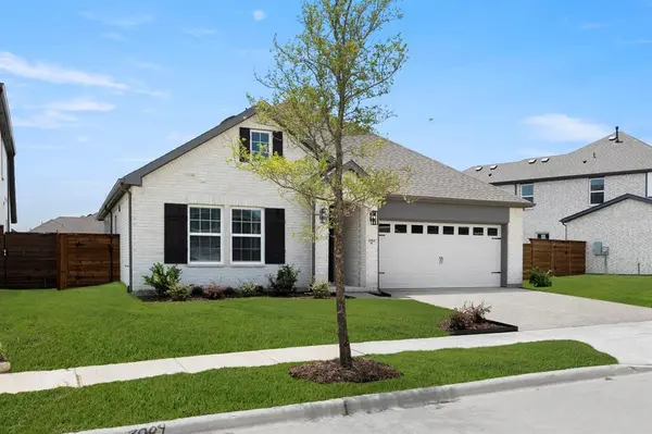 2004 Blossom Trail, Mesquite, TX 75181