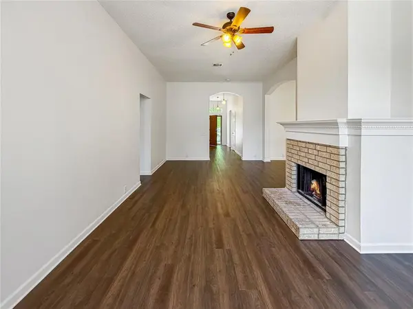 2516 Fairway View Drive, Burleson, TX 76028