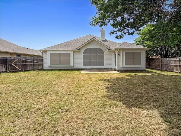 2516 Fairway View Drive, Burleson, TX 76028