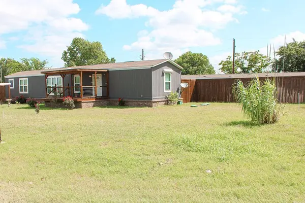 8529 Weems Estate Drive, Granbury, TX 76048