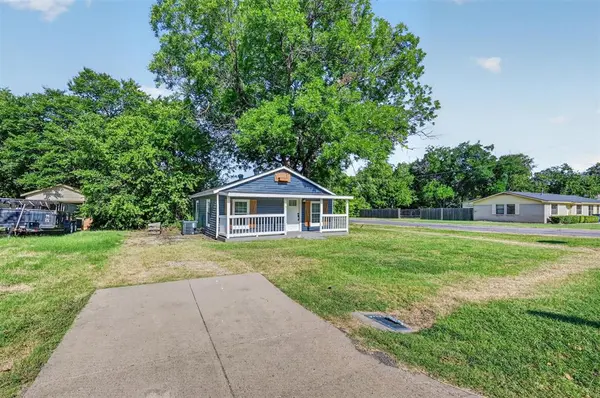 141 N Dobson Street, Burleson, TX 76028