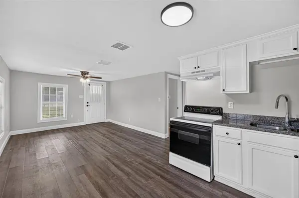 141 N Dobson Street, Burleson, TX 76028