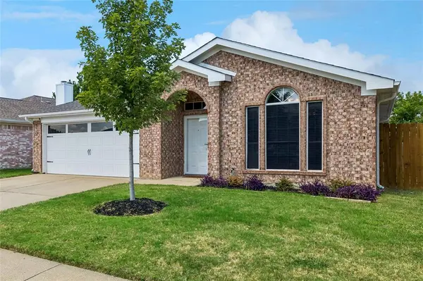 2332 Cap Rock Lane, Fort Worth, TX 76133