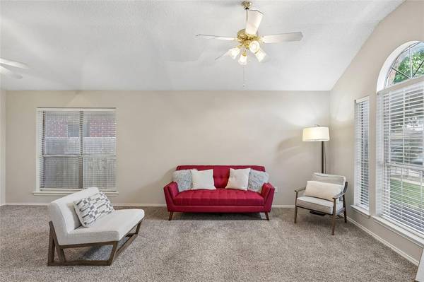 2332 Cap Rock Lane, Fort Worth, TX 76133