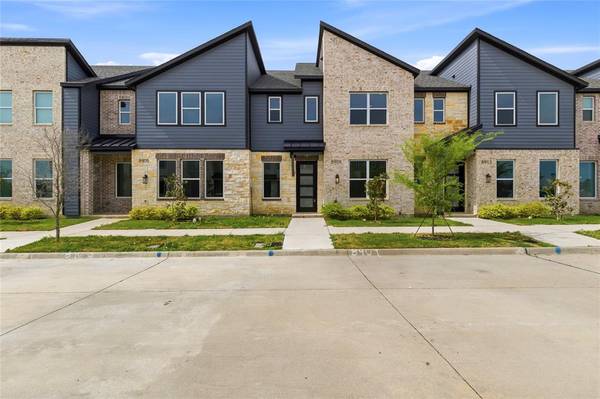 8909 Lowell Street, Rowlett, TX 75089