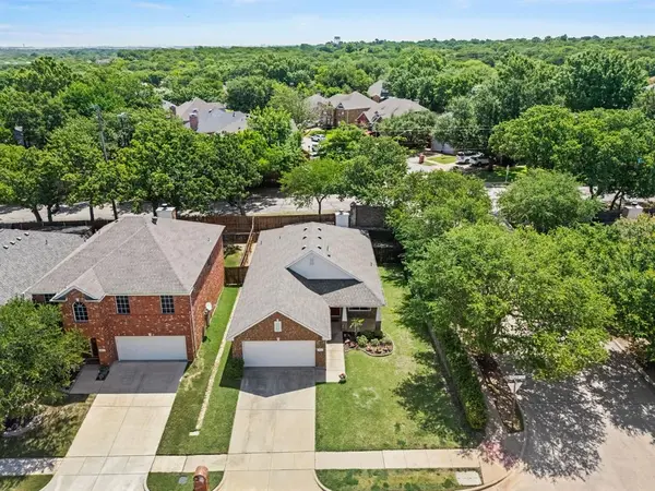 3312 Versante Drive, Bedford, TX 76021