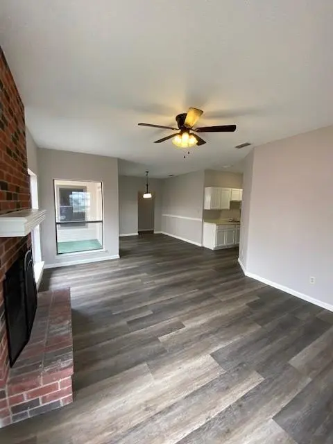 805 Melville Drive, Arlington, TX 76015