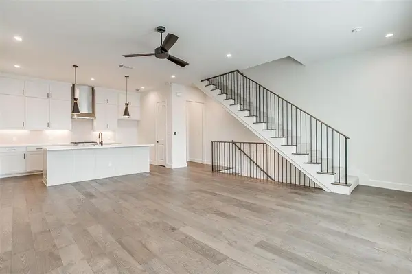 128 S Cooper Street, Arlington, TX 76013