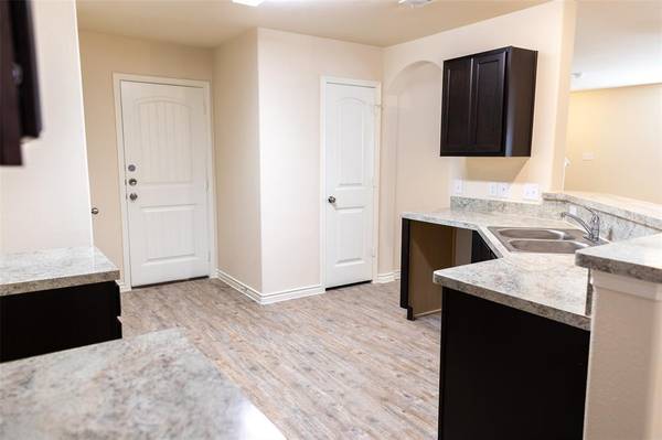 1700 Oriole Drive, Ennis, TX 75119