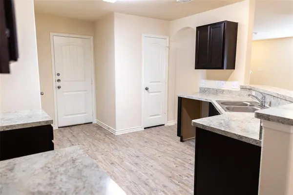 3206 Robin Road, Ennis, TX 75119