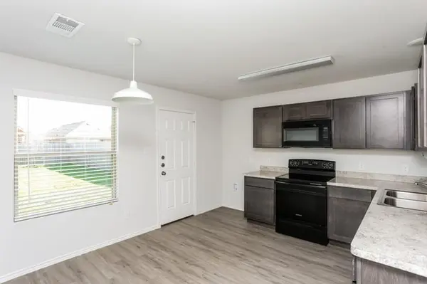 1600 Mark Lane, Ennis, TX 75119
