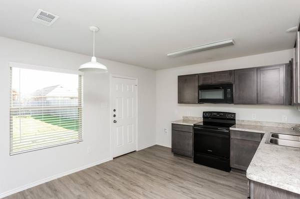 1600 Mark Lane, Ennis, TX 75119