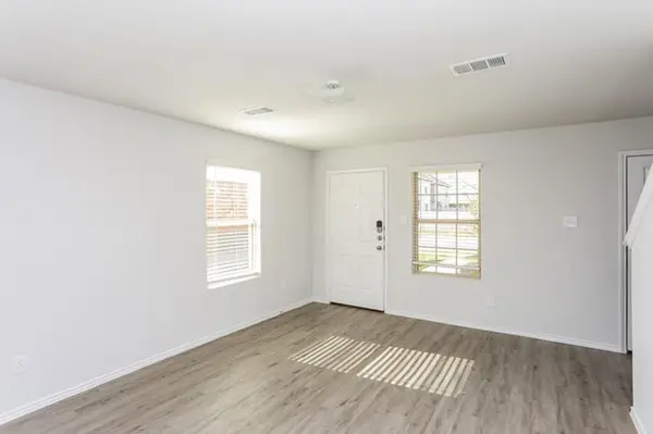 1600 Mark Lane, Ennis, TX 75119