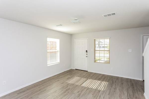 1600 Mark Lane, Ennis, TX 75119