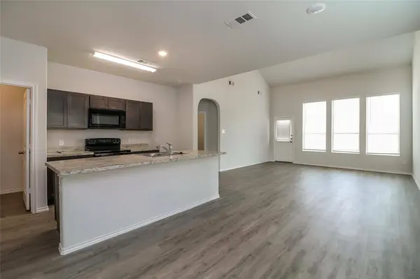 8344 Yaupon Holly Trail, Fort Worth, TX 76123