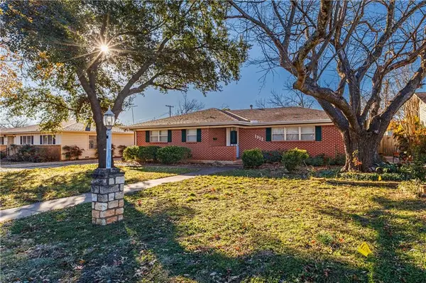 1312 W 3rd Street, Mcgregor, TX 76657