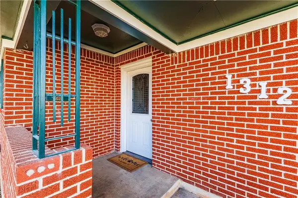 1312 W 3rd Street, Mcgregor, TX 76657