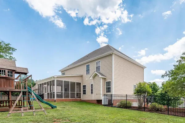 1075 Hooper Woods DR, Forest, VA 24551