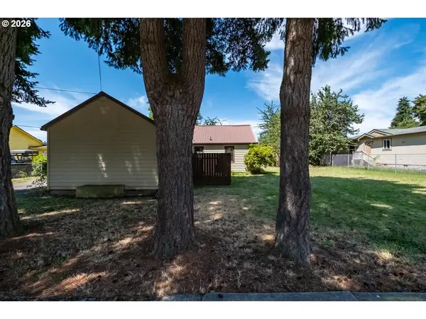 1044 23RD AVE, Sweet Home, OR 97386