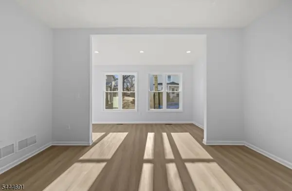 18 Charles St, Bloomfield Twp., NJ 07003