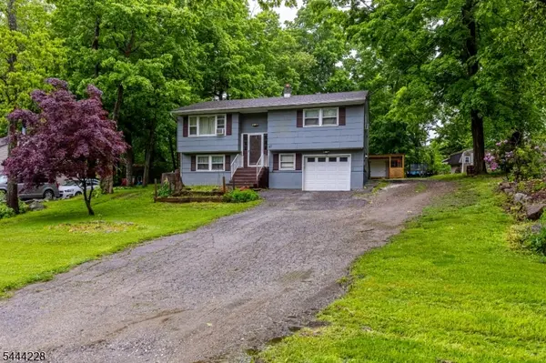 67 Cedar Tree Dr, Vernon Twp., NJ 07422