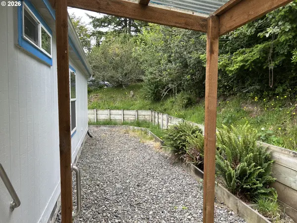 63439 JEROME RD, Coos Bay, OR 97420