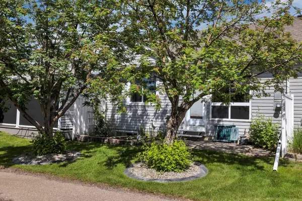 6 Jenkins DR, Red Deer, AB T4P 3X1