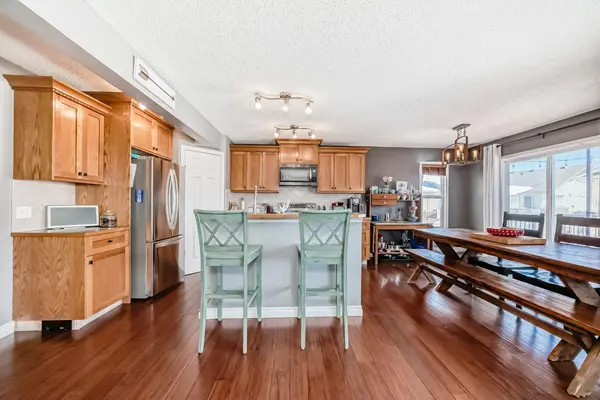 220 Hillcrest CT, Strathmore, AB T1P 0A4