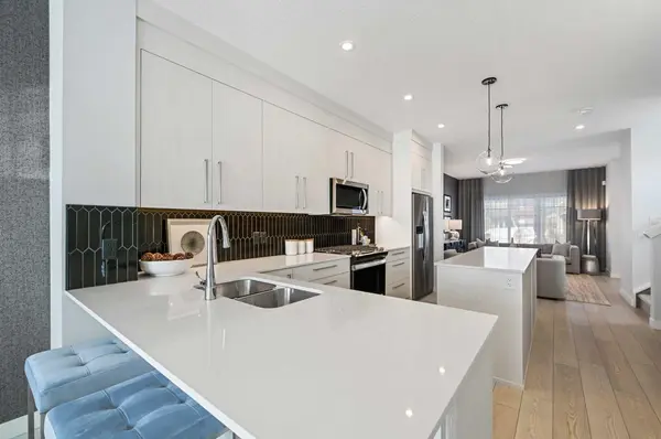 9941 Huxbury DR NE, Calgary, AB T2A 8C3