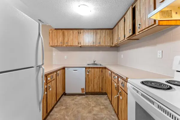 2200 Woodview DR SW #1202, Calgary, AB T2W 3N6